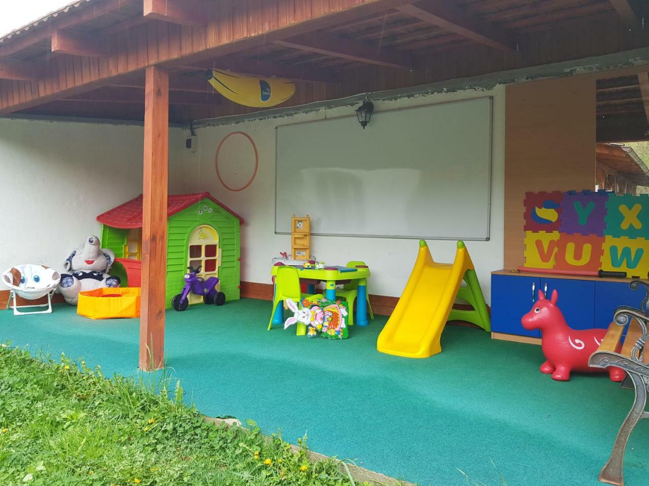 Hotel Yoyo Zurli Park Resita Exteriér fotografie